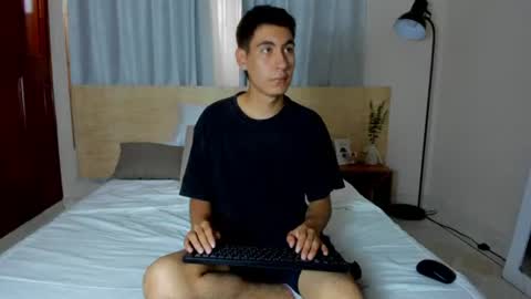 aaron_revolt online show from July 9, 7:50 pm