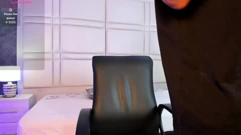 Aaron online show from April 7, 8:31 pm