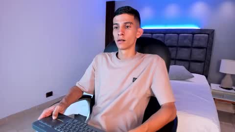 Aaron online show from March 4, 9:22 pm