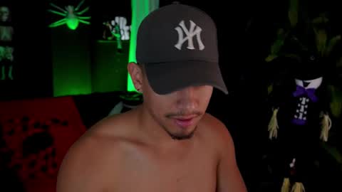 Snapshot of aaronfox_ chatting on October 20, 1:04 pm AARON online show from October 20, 1:04 pm