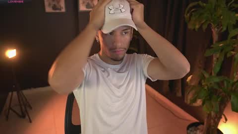 AARON  online show from April 21, 11:33 pm