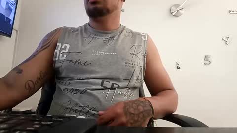 Snapshot of aaronhunter__ chatting on January 6, 6:10 pm ig aaron hunter123 online show from January 6, 6:10 pm