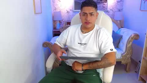 Aaron online show from December 2, 11:24 am