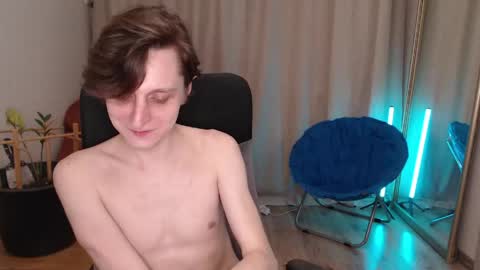 AaronSinn online show from April 16, 1:49 am