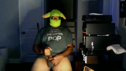 Snapshot of aboveaveragebig8 chatting on October 12, 4:12 pm oldschooldick online show from October 12, 4:12 pm