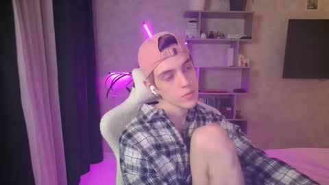 Nick online show from February 24, 8:42 pm