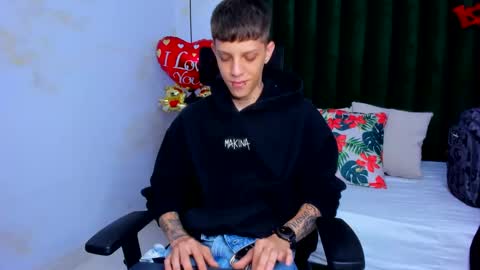 Snapshot of adam_hard_ chatting on February 12, 8:18 pm Adam online show from February 12, 8:18 pm