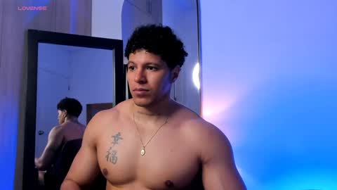 adambrocs1 online show from March 29, 11:49 pm