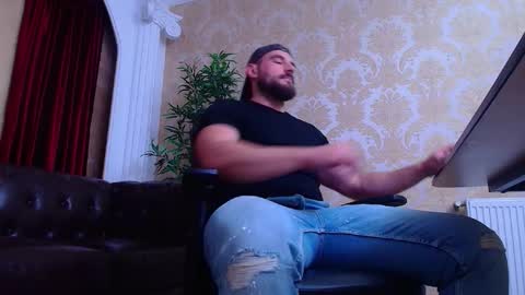 Snapshot of adamjameson chatting on September 25, 6:12 am AdamJameson online show from September 25, 6:12 am