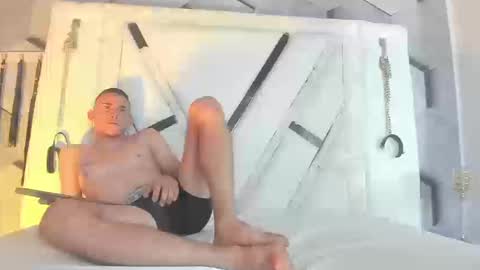 adammendoza34 online show from September 24, 3:39 am