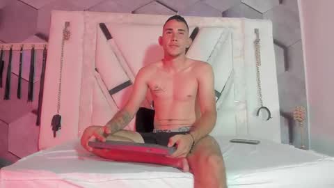 adammendoza34 online show from September 14, 3:19 am