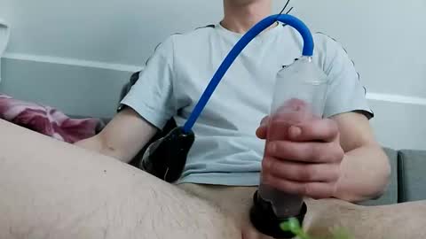 adamrr122 online show from April 11, 2:09 pm