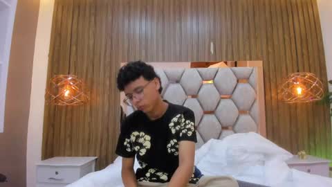Adams Bobby online show from June 1, 10:59 am