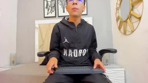 Adams Bobby online show from February 2, 11:07 am