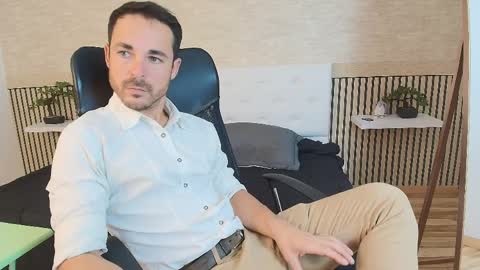 Im Adams Sanz online show from April 9, 7:42 pm