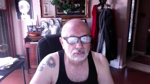 add_me_2 online show from April 11, 4:43 pm