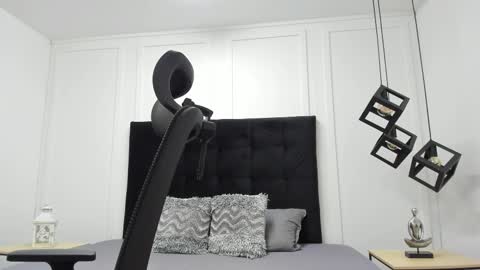 Adrein Roche online show from November 14, 2:15 am