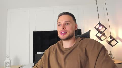 Adrein Roche online show from October 18, 11:20 pm