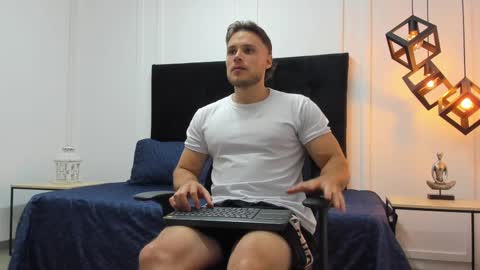 Adrein Roche online show from March 6, 12:00 am