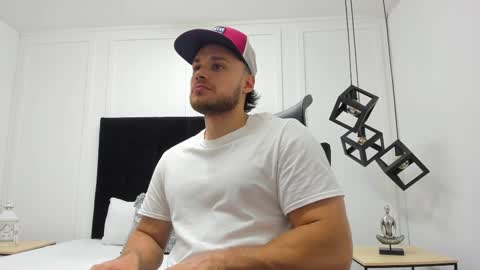 Adrein Roche online show from October 29, 1:08 am