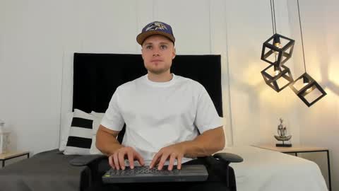 Adrein Roche online show from February 11, 11:22 pm