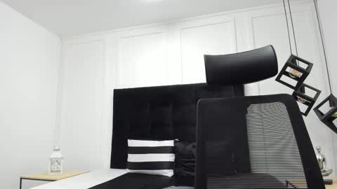 Adrein Roche online show from October 6, 1:43 am