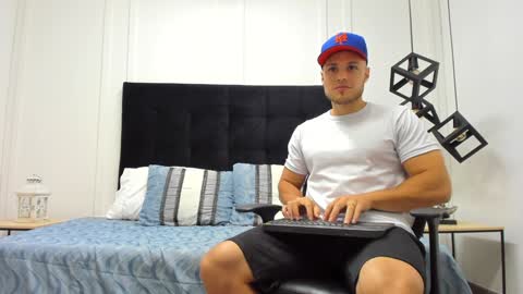 Adrein Roche online show from February 3, 11:15 pm