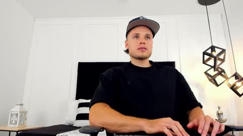 Adrein Roche online show from February 22, 11:10 pm