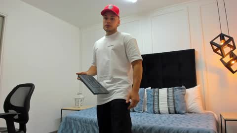 Adrein Roche online show from February 1, 1:44 am