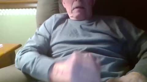 aguynrkfrd online show from November 21, 10:47 am