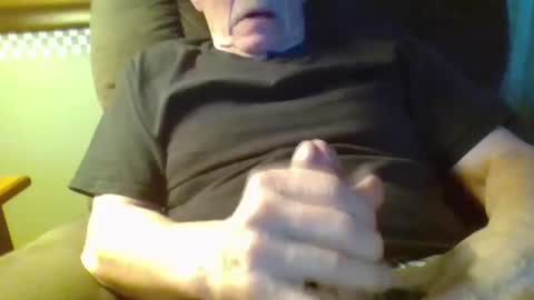 aguynrkfrd online show from January 3, 10:52 am