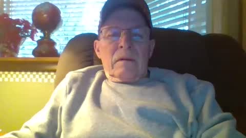 aguynrkfrd online show from December 29, 4:08 pm