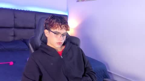 Aiden  online show from October 17, 12:20 pm