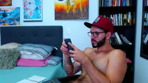 Snapshot of akiles_r chatting on February 1, 2:47 am akiles online show from February 1, 2:47 am