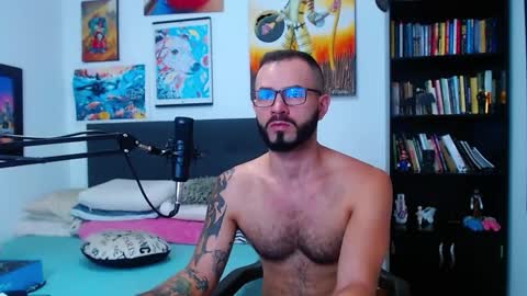 Snapshot of akiles_r chatting on February 10, 11:02 pm akiles online show from February 10, 11:02 pm