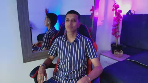 alan_colthon online show from May 3, 3:20 am