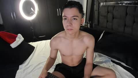 alanblack1 online show from November 24, 1:56 pm