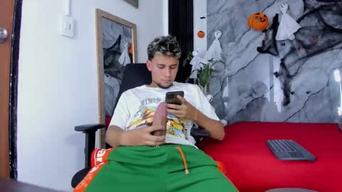 Alan Smith  online show from October 22, 8:45 pm