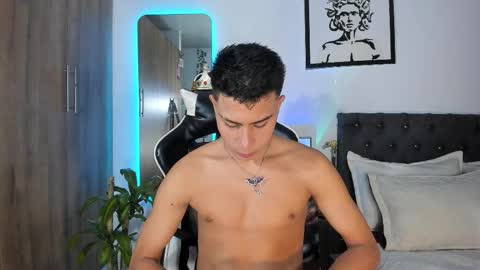 alannaughty_ online show from March 22, 11:10 pm