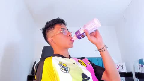 Snapshot of alannaughty_ chatting on January 29, 9:17 pm alannaughty_ online show from January 29, 9:17 pm