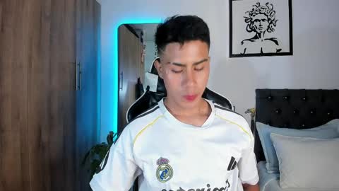 alannaughty_ online show from April 11, 1:13 am