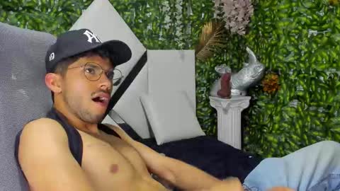 Snapshot of alanvilla_lobo chatting on October 15, 9:11 pm alanvilla_lobo online show from October 15, 9:11 pm