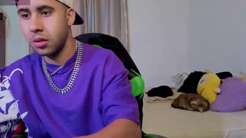 Snapshot of alejandrojf_00 chatting on October 20, 3:49 pm Daiki jack online show from October 20, 3:49 pm