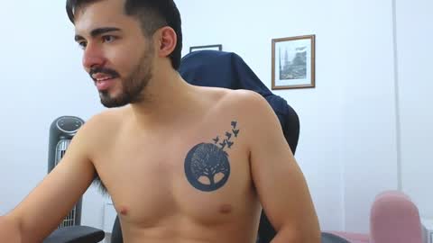 Snapshot of alejandroo_7 chatting on January 10, 10:25 pm alejandroo_7 online show from January 10, 10:25 pm