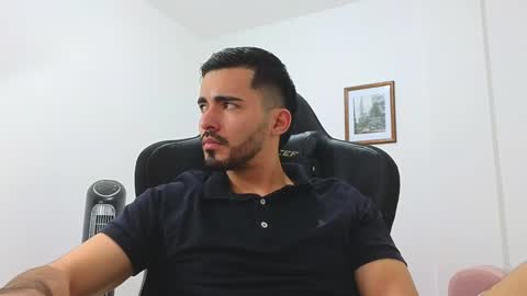 Snapshot of alejandroo_7 chatting on January 6, 8:07 pm alejandroo_7 online show from January 6, 8:07 pm