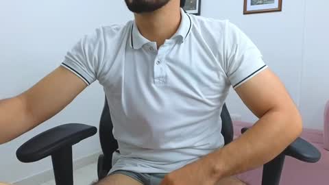 Snapshot of alejandroo_7 chatting on January 24, 9:58 pm alejandroo_7 online show from January 24, 9:58 pm