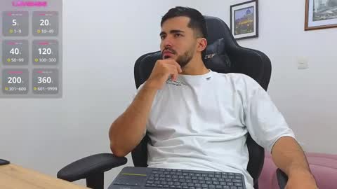 Snapshot of alejandroo_7 chatting on February 18, 7:54 pm alejandroo_7 online show from February 18, 7:54 pm