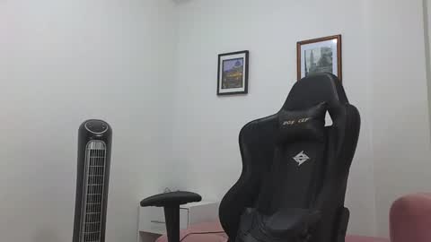 Snapshot of alejandroo_7 chatting on December 28, 10:34 pm alejandroo_7 online show from December 28, 10:34 pm
