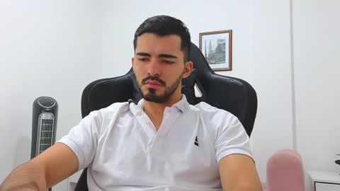 Snapshot of alejandroo_7 chatting on January 11, 8:21 pm alejandroo_7 online show from January 11, 8:21 pm