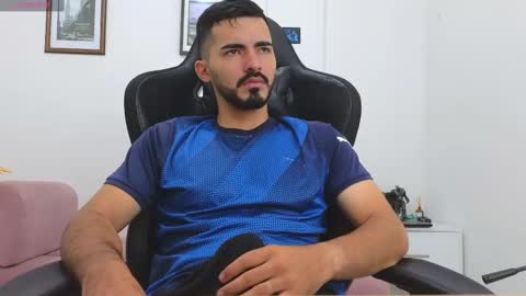 Snapshot of alejandroo_7 chatting on October 18, 3:17 pm alejandroo_7 online show from October 18, 3:17 pm